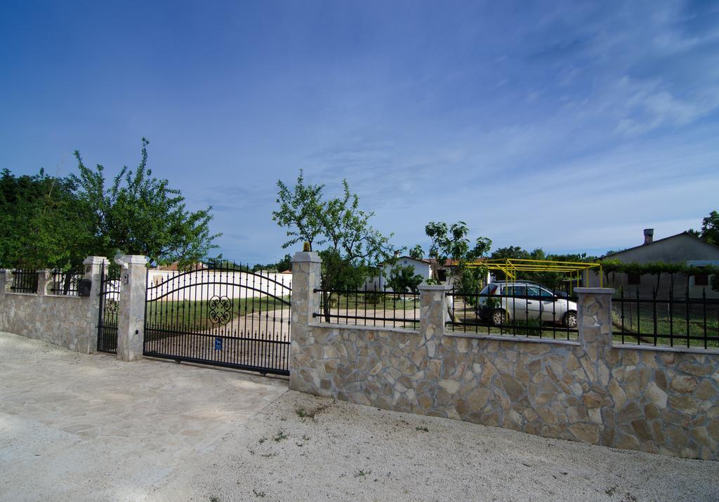 Holiday Home Kerniat Póla Szoba fotó